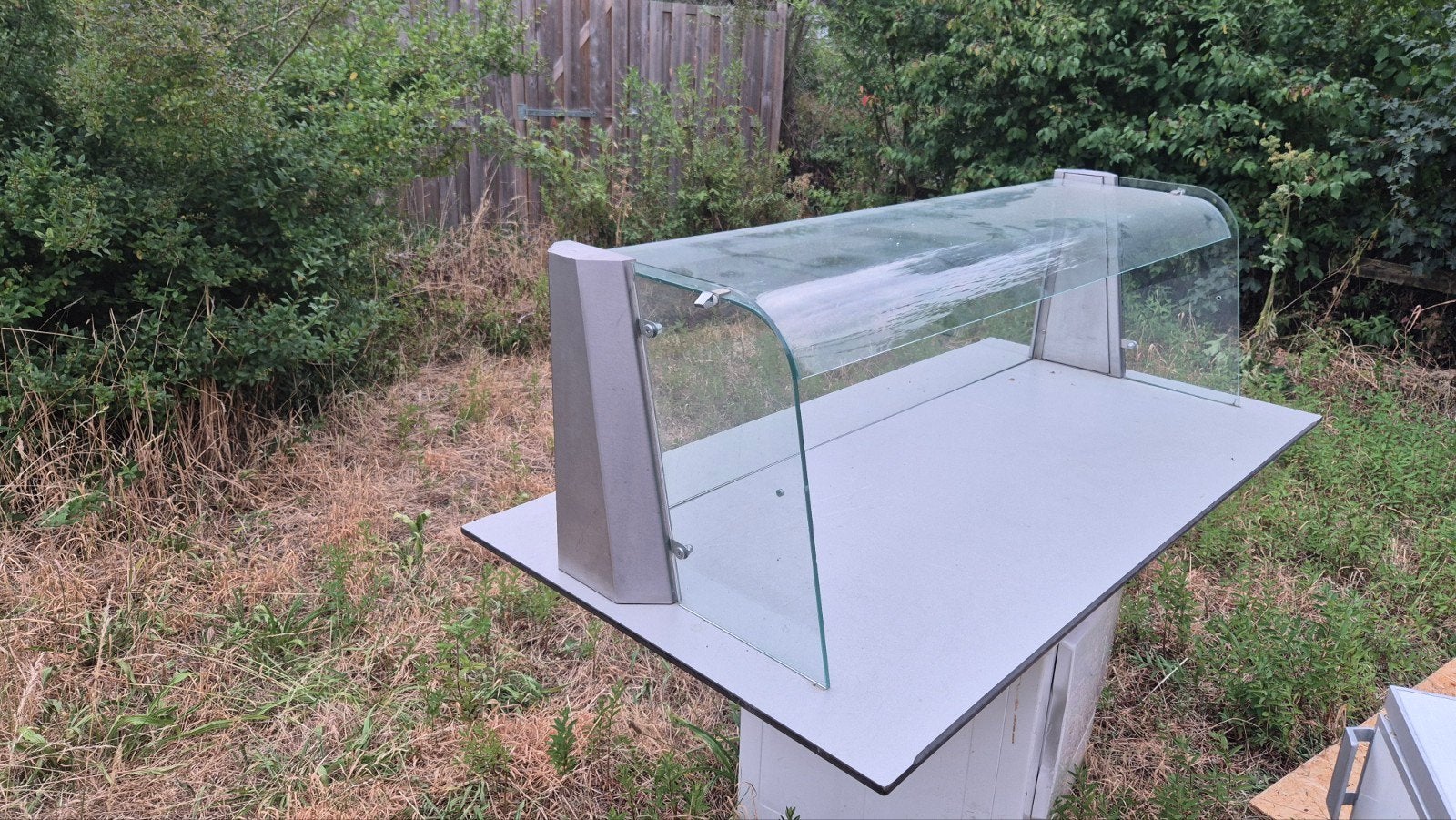 Glazen tafel/bali vitrinekast voor festivals, Zakelijke goederen, Kantoor en Winkelinrichting | Winkel en Inventaris, Ophalen of Verzenden