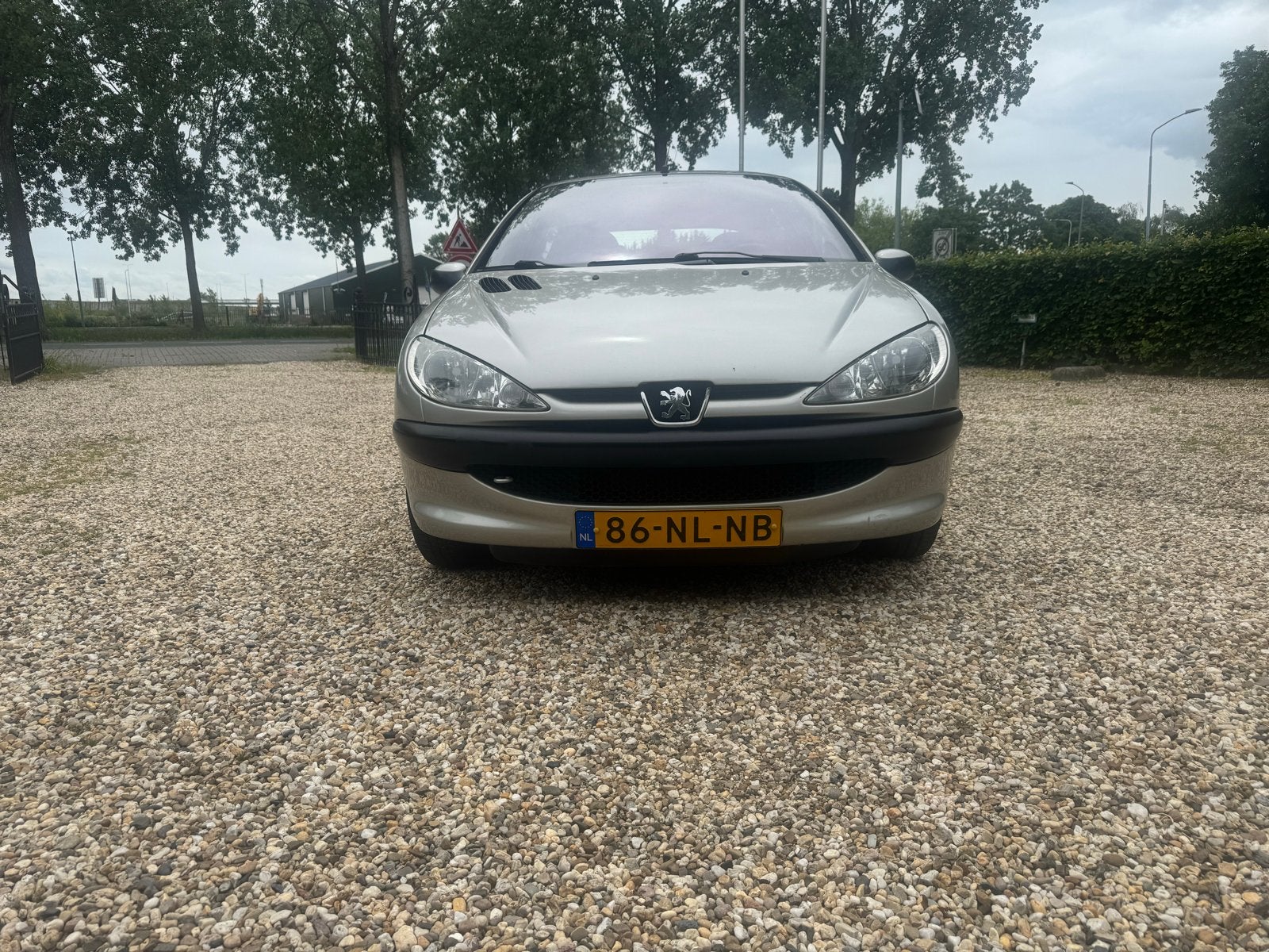 Peugeot 206 1.4 5D 2003 Grijs, Auto's, Voorwielaandrijving, 31 €/maand, 4 cilinders, Origineel Nederlands