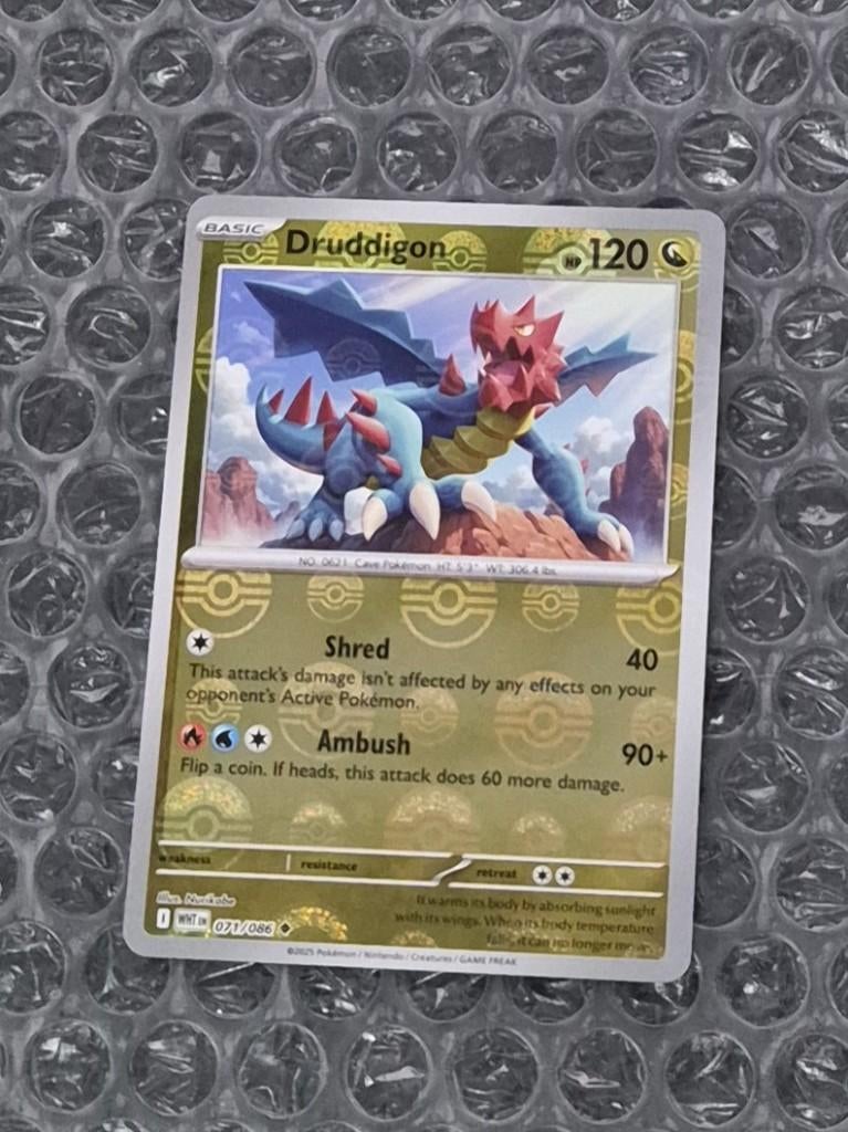 Pokéball Druddigon 071/086 White Flare Scarlet & Violet WHT, Ophalen of Verzenden, Zo goed als nieuw, Losse kaart, Foil