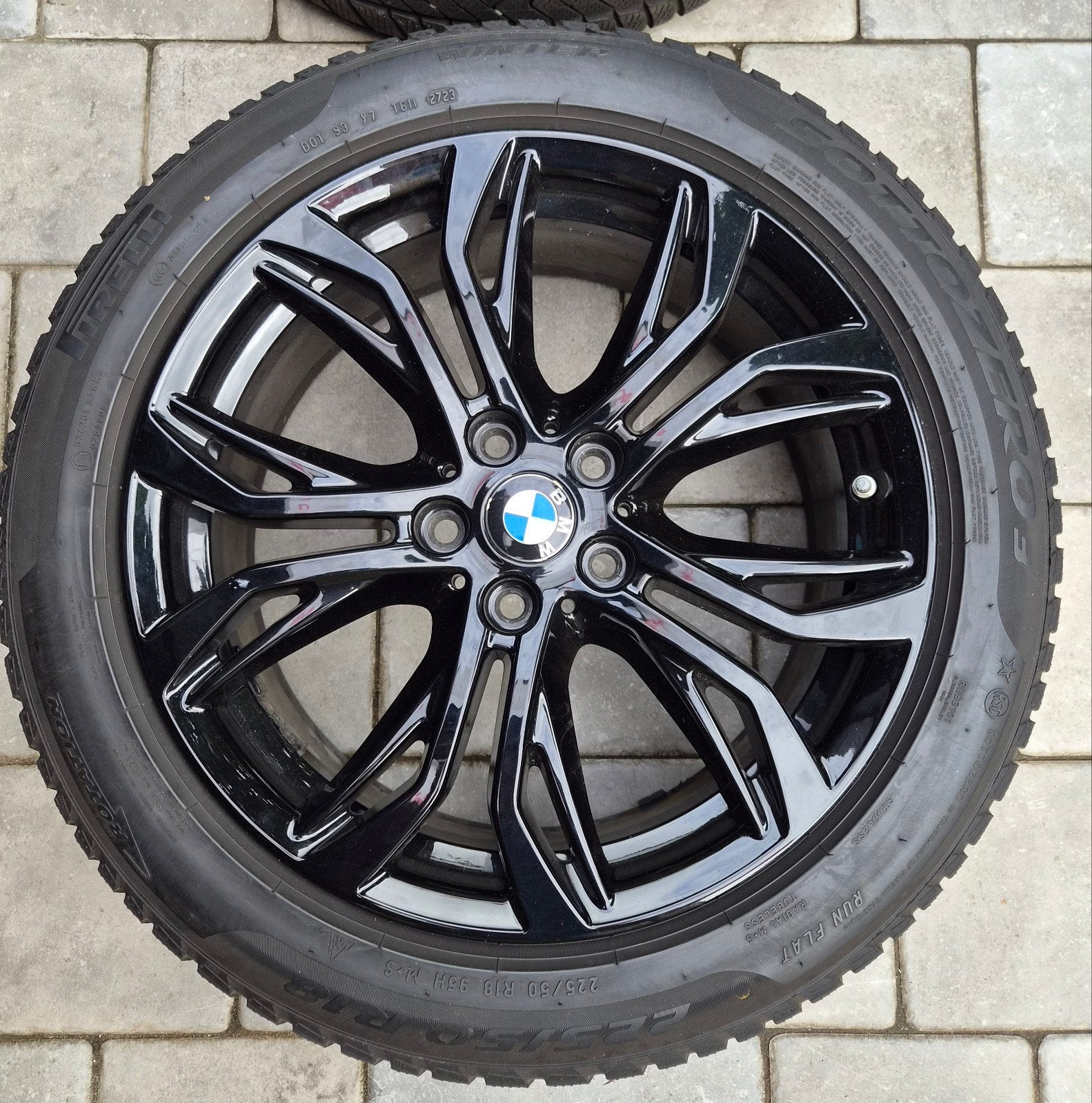 BMW winterbanden set 225/50 R18 met zwarte velgen, Ophalen, 18 inch, Gebruikt, Banden en Velgen