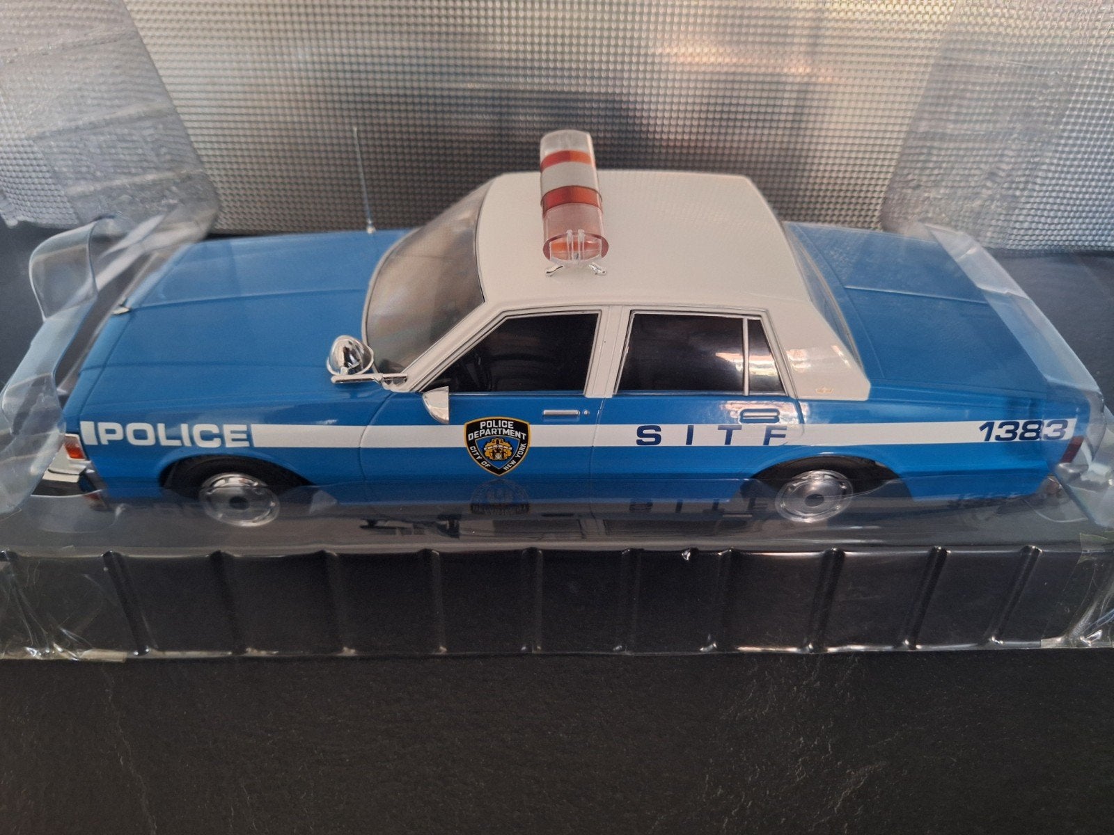 Chevrolet Caprice NYPD New York 1987 Schaal 1:18, Overige merken, MCG, Nieuw, Ophalen of Verzenden