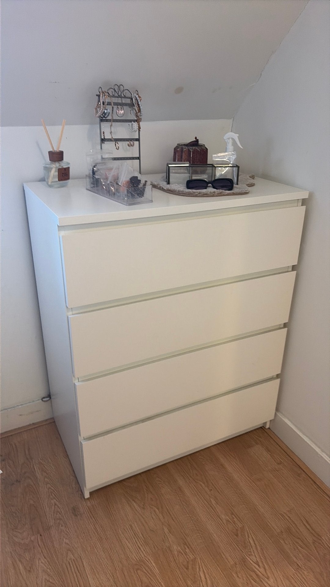 Malm ladekast 80 x 48,5 x 101