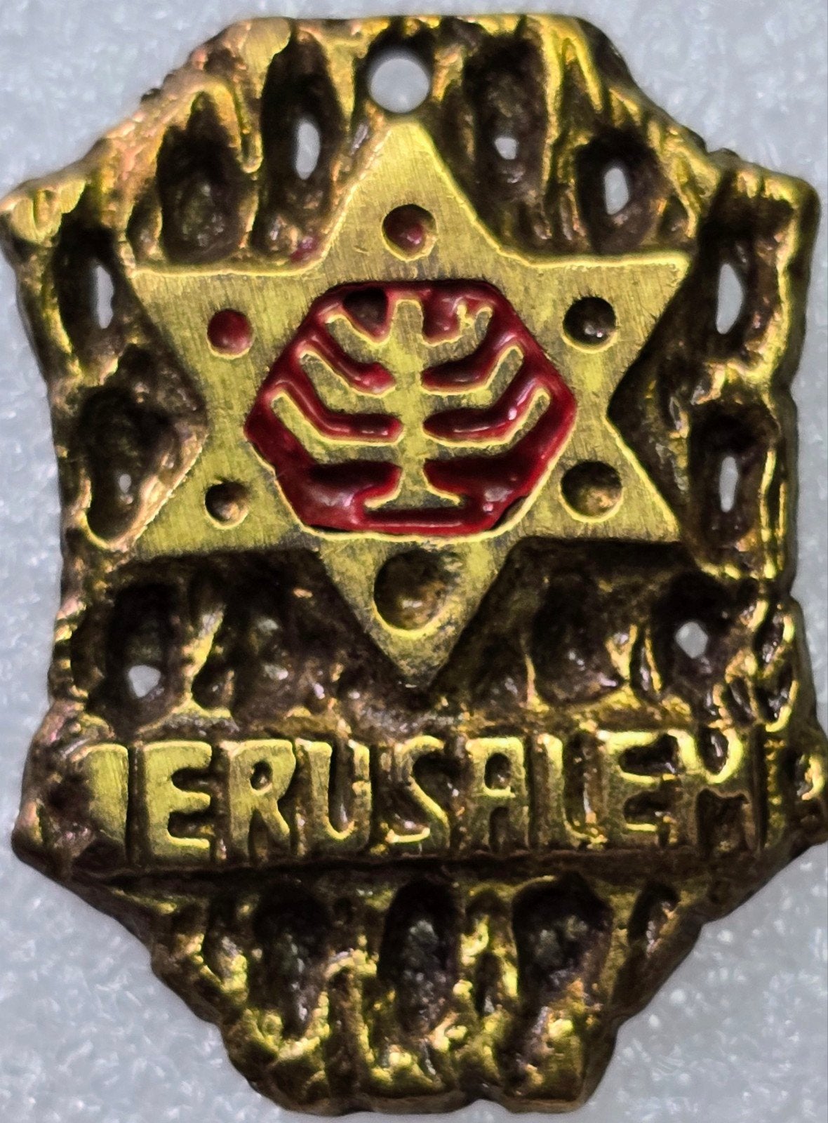 Vintage Jerusalem Medaillon met Davidster en Menorah, Verzamelen, Religie, Ophalen of Verzenden, Gebruikt, Overige typen, Jodendom