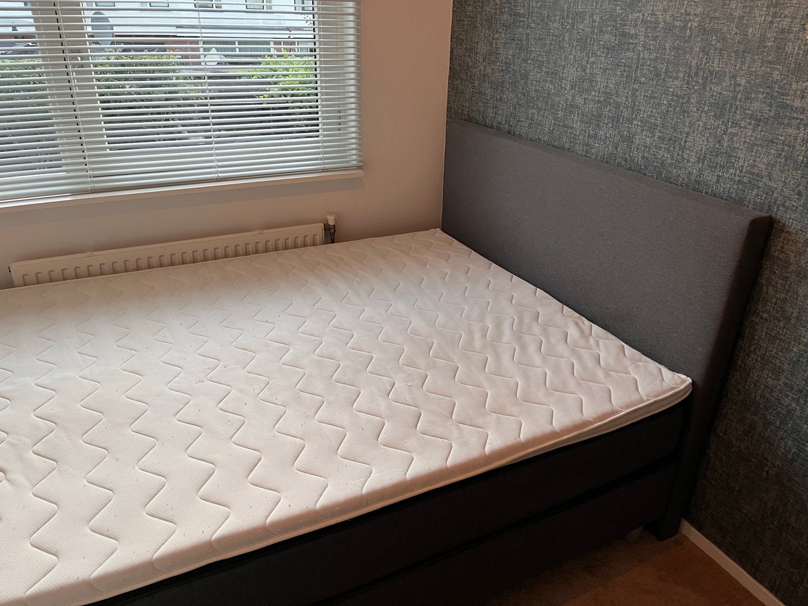 Boxspring 140x200 met topper, als logeerbed gebruikt., Gebruikt, Tweepersoons, 200 cm, Grijs
