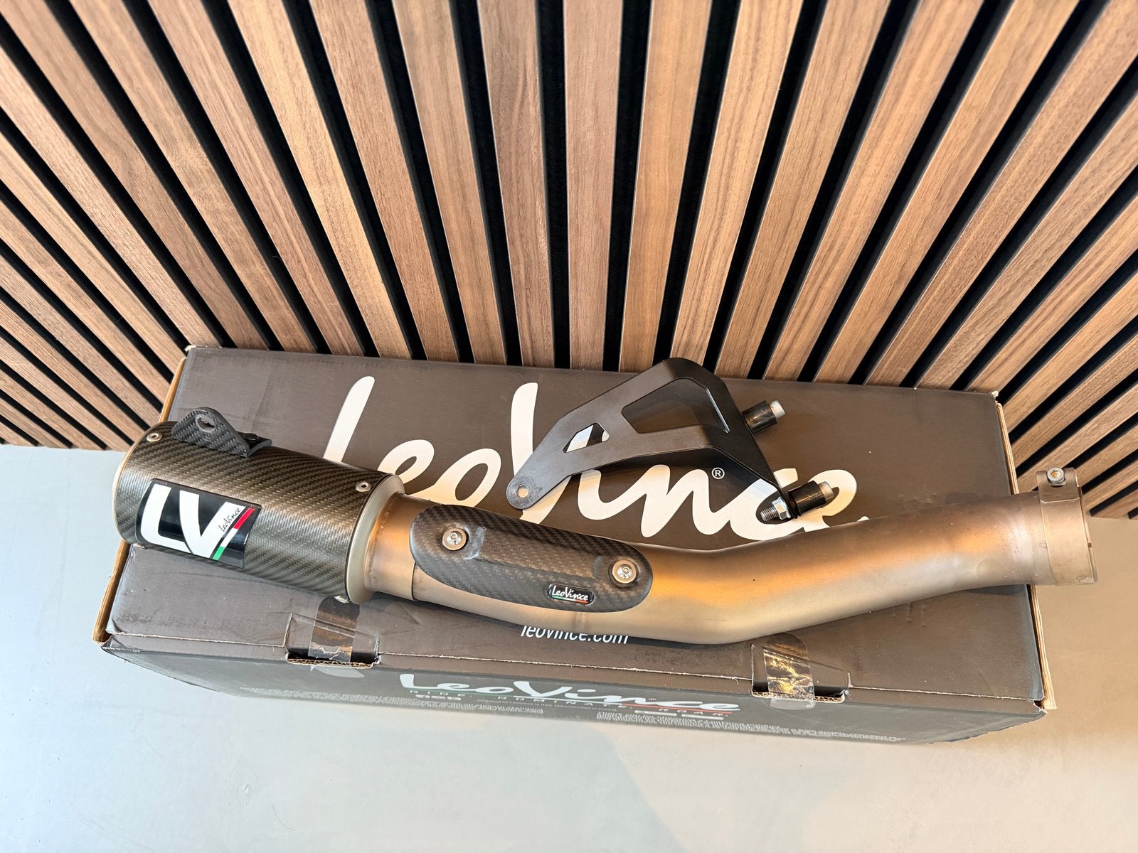 Leovince LV10 Carbon uitlaat Aprilia Tuono V4 Factory 2021, Ophalen, Gebruikt