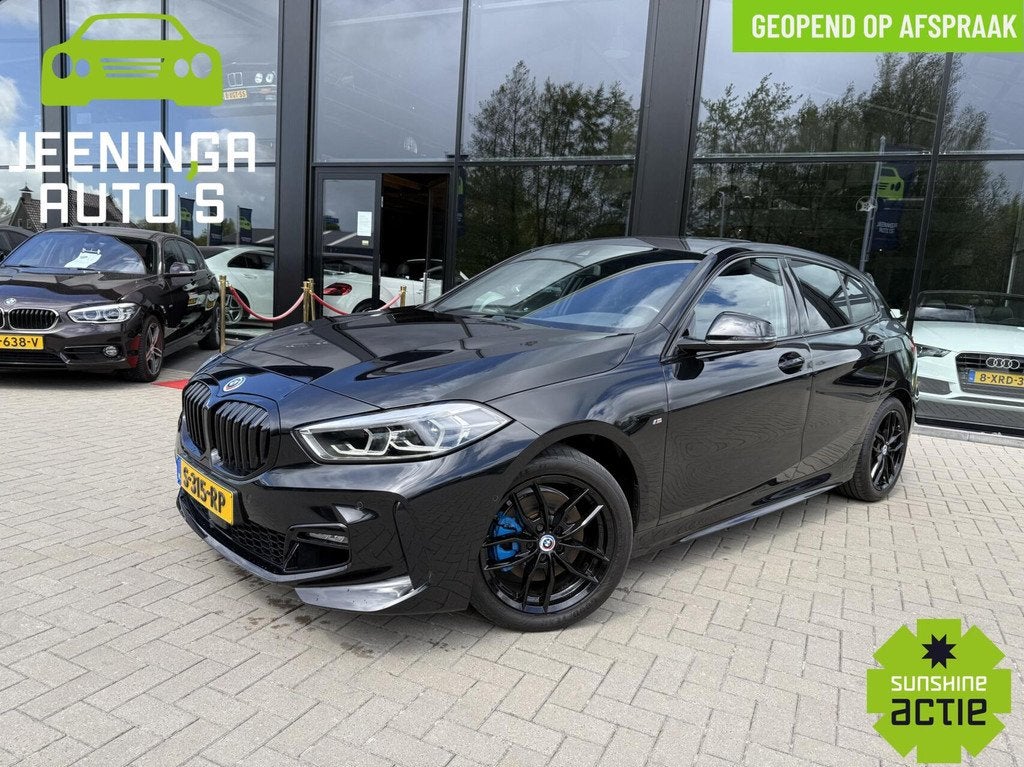 BMW 1-serie 118i M Sport Edition|Leer|Pano|Camera|AfnTrekhaa, Auto's, Gebruikt, Zwart, Origineel Nederlands, Bedrijf