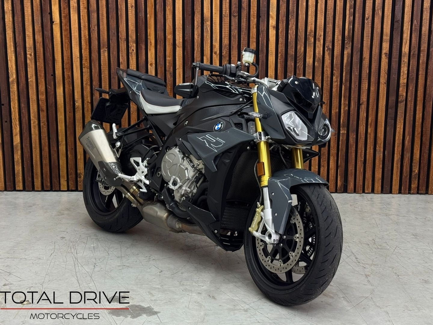 BMW S1000R | AKRAPOVIC | HP Forged wheels | Gilles (bj 2017), 4 cilinders, Motorrijbewijs A, Bedrijf, Onbekend