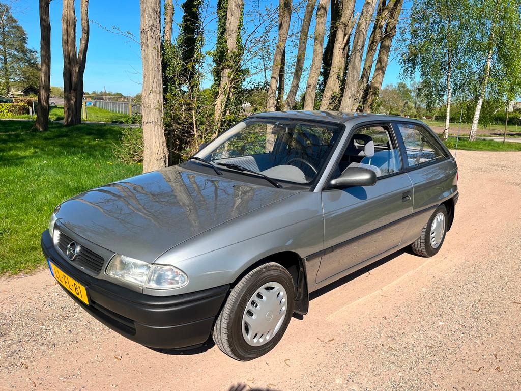 Opel Astra 1.4i L, Voorwielaandrijving, Gebruikt, 31 €/maand, 4 cilinders