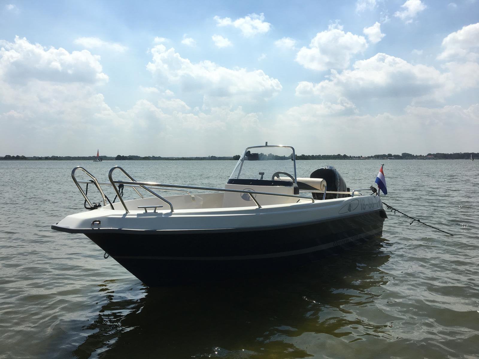 Uttern S52 consoleboot met 100PK Mercury en Kalf trailer, Watersport en Boten, Vis- en Consoleboten, Zo goed als nieuw, Overige merken