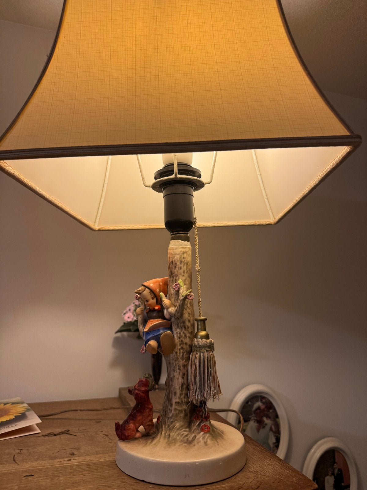 Hummel Staande Lamp met Figuur en Kwast - M.C.H. Signatuur, Gebruikt, Vintage, Keramiek, E27 (groot)