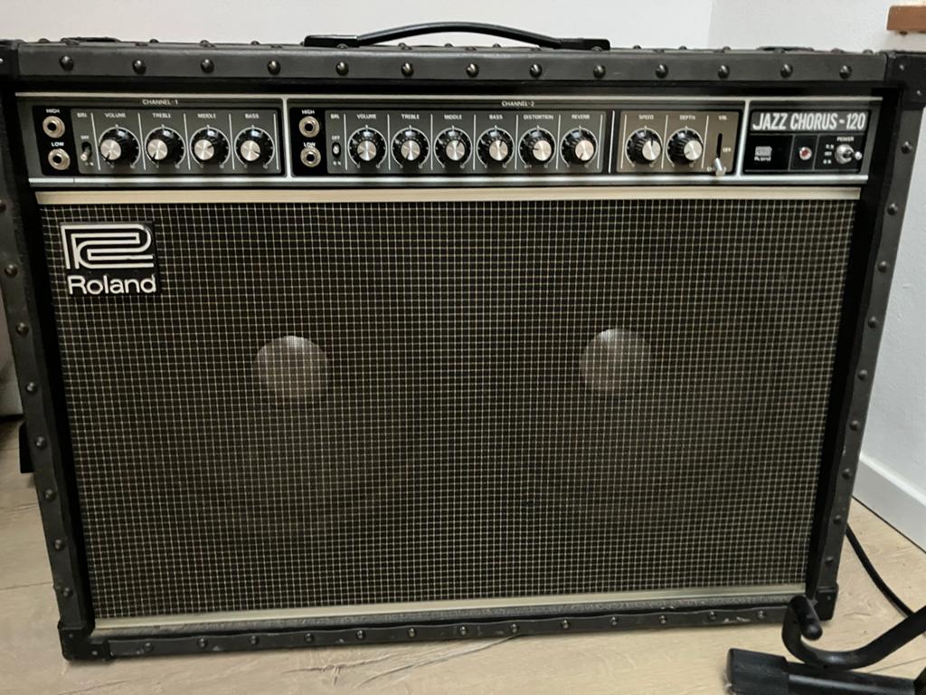 Roland Jazz Chorus 120 gitaarversterker met hoes, Muziek en Instrumenten, Ophalen, Zo goed als nieuw, Gitaar, 100 watt of meer