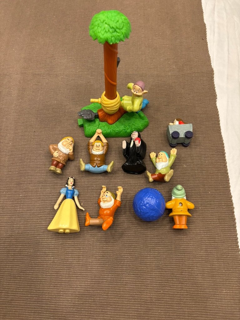 Complete set van sneeuwwitje en de zeven dwergen happy meal, Ophalen of Verzenden, Zo goed als nieuw