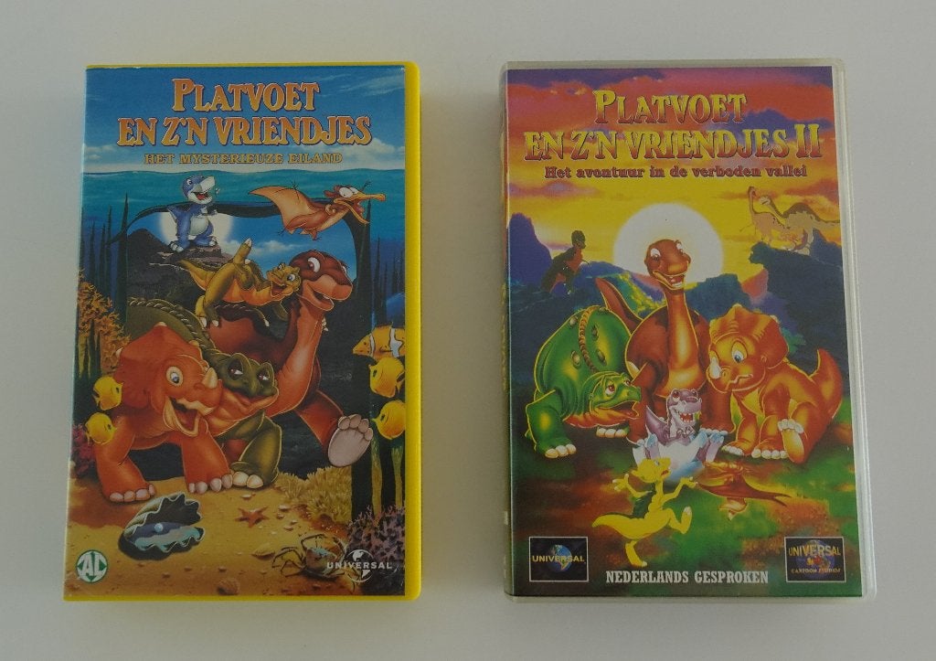 2 x Platvoet en z'n Vriendjes Tekenfilms op Videoband, Alle leeftijden, Ophalen, Zo goed als nieuw