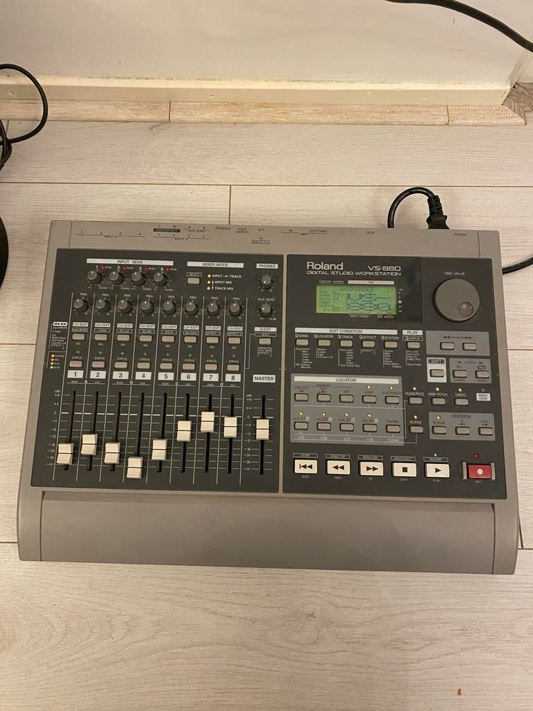 Roland VS-880 Digital Studio Workstation, Muziek en Instrumenten, Ophalen of Verzenden, Gebruikt, 5 tot 10 kanalen, Microfooningang