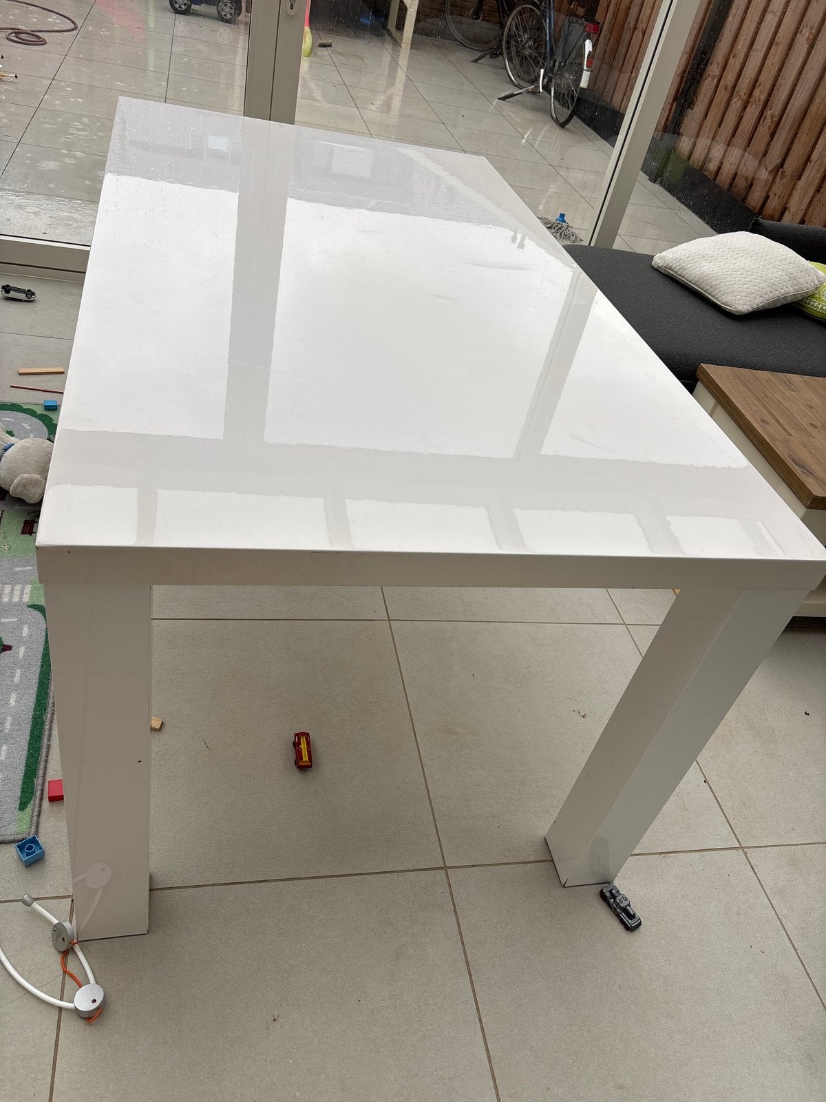 Witte hoogglans eettafel gratis ophalen, Ophalen, Overige materialen, Gebruikt, 50 tot 100 cm