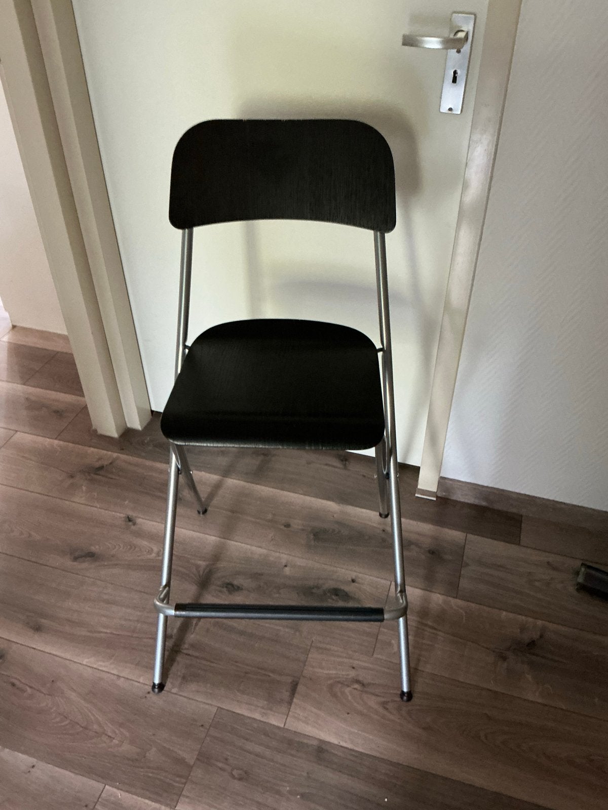 IKEA kruk, opklapbaar, zwart met metaal, Ophalen, Gebruikt, Staal