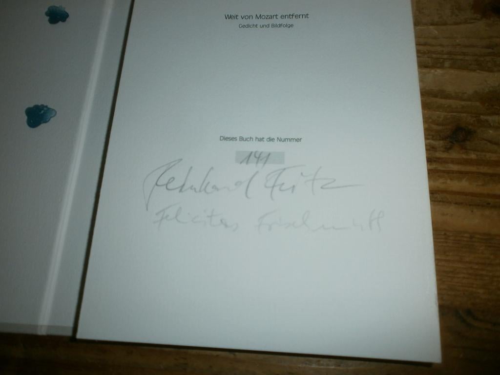 weit von mozart entfernt gesigneerd genummerd 141/900, Ophalen of Verzenden