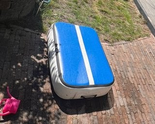 Airtrack, airspot, airblock, turnmat, (ook als lupiduu), Drie personen of meer, Ticket of Toegangskaart
