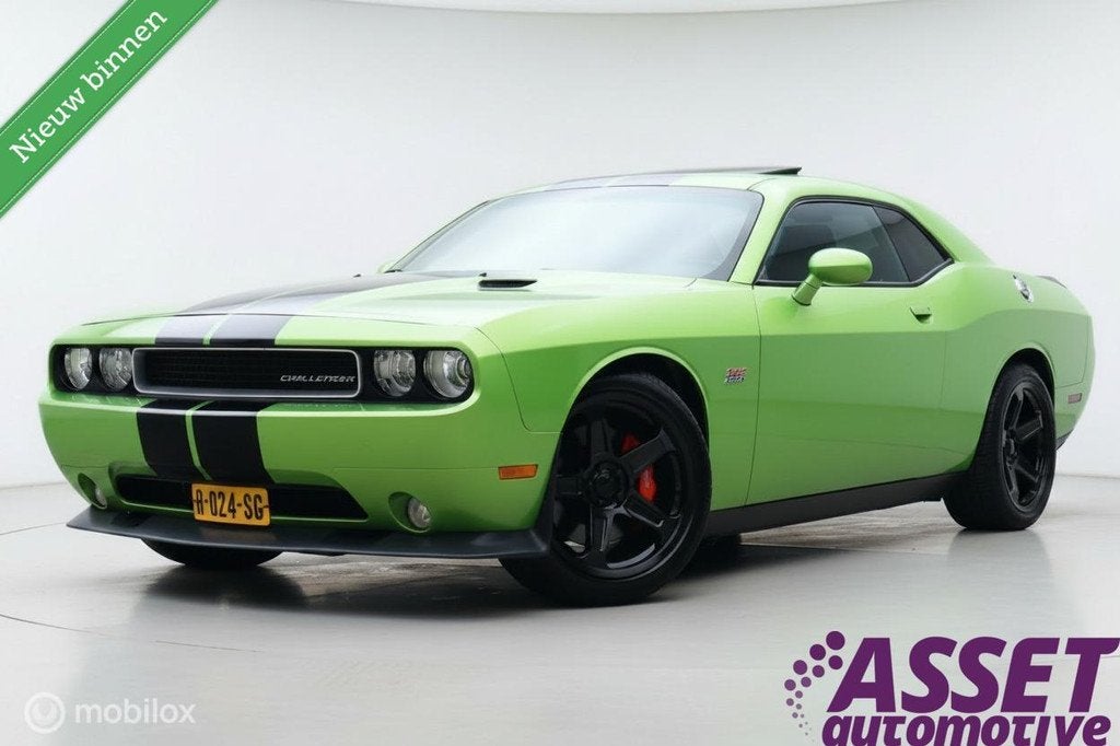 Dodge Challenger SRT8 6.4 V8 aut 470 pk | schuifdak | mooi!, Auto's, Dodge, Automaat, Achterwielaandrijving, Gebruikt, 120 €/maand