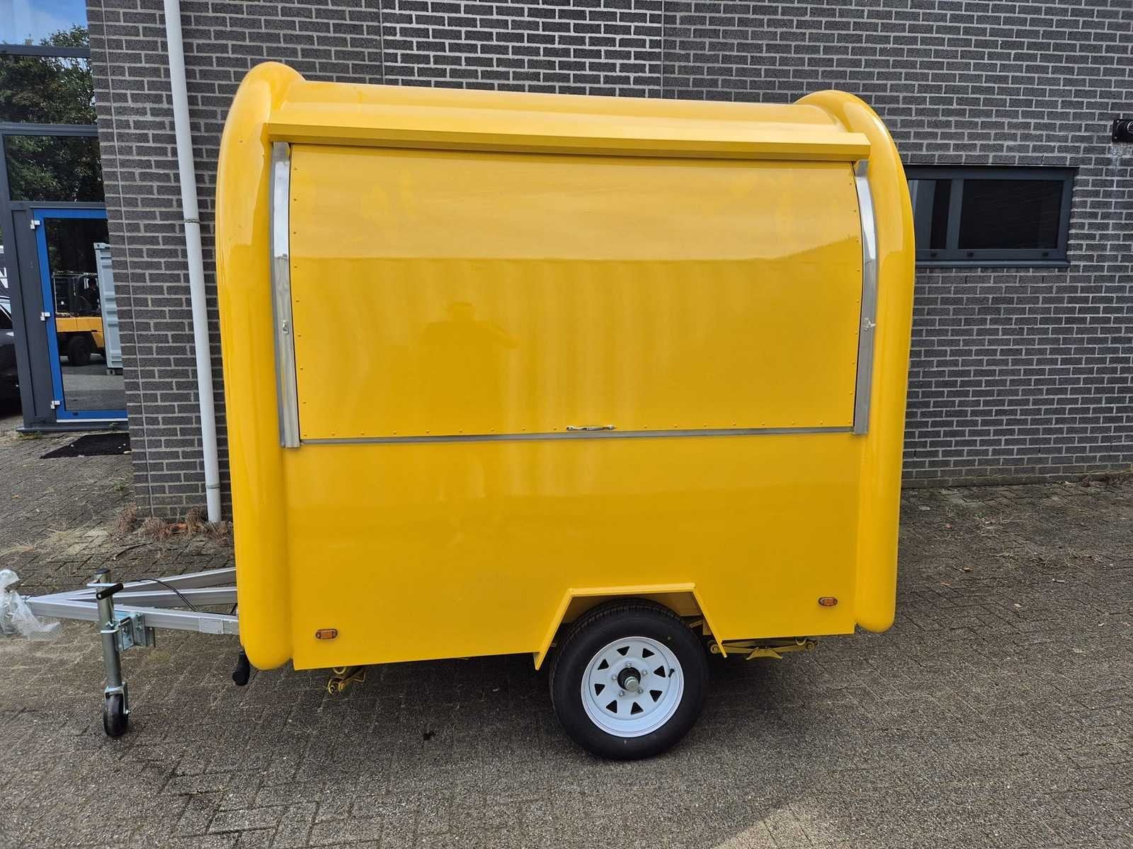 Foodtruck geel met afzuigkap - 2026, Gebruikt