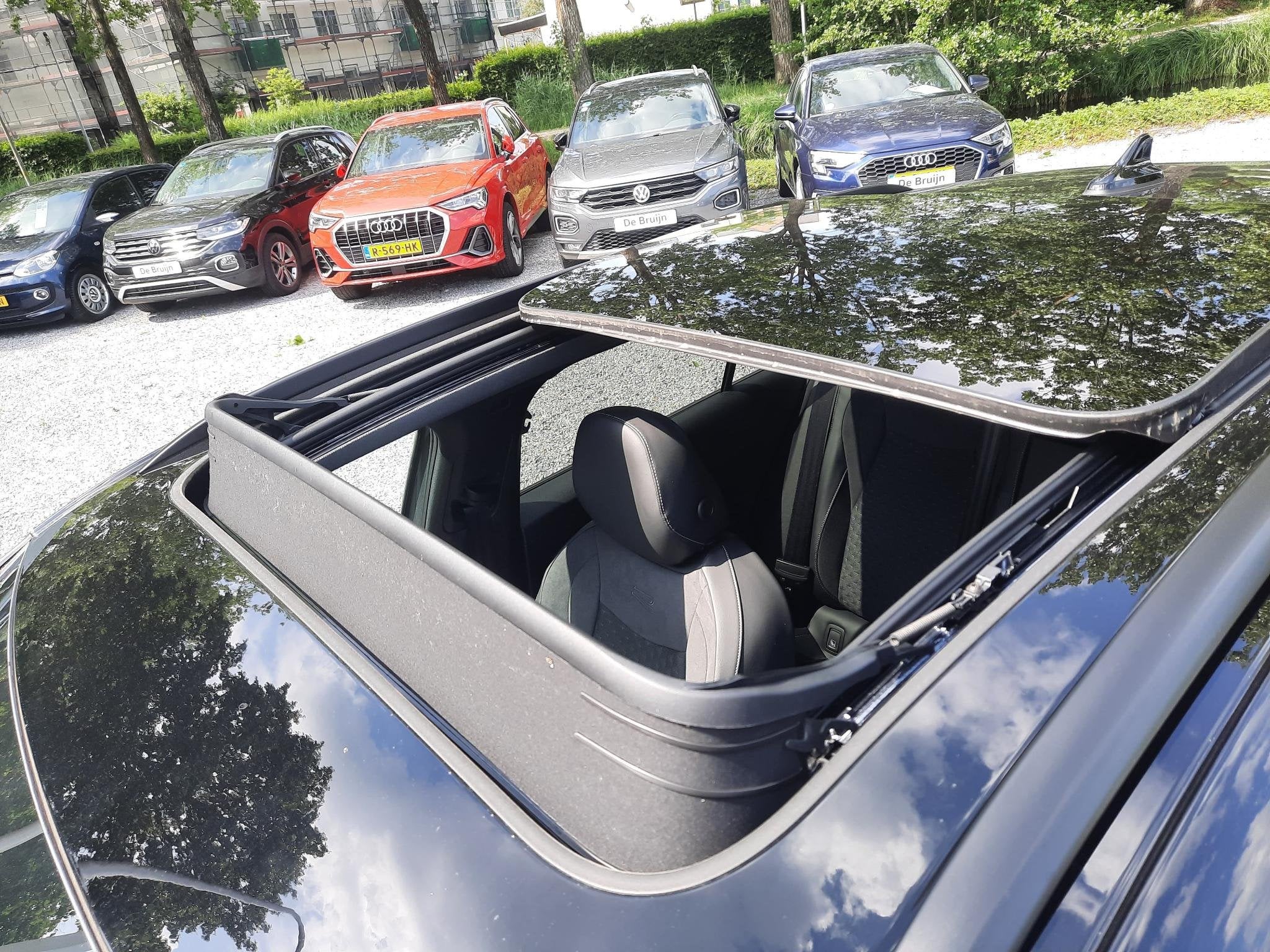 Volkswagen T-Roc 150pk DSG R-Line Blackstyle (Pano,Trekh,20", Auto's, Euro 6, 4 cilinders, Overige kleuren, Automatische klimaatregeling