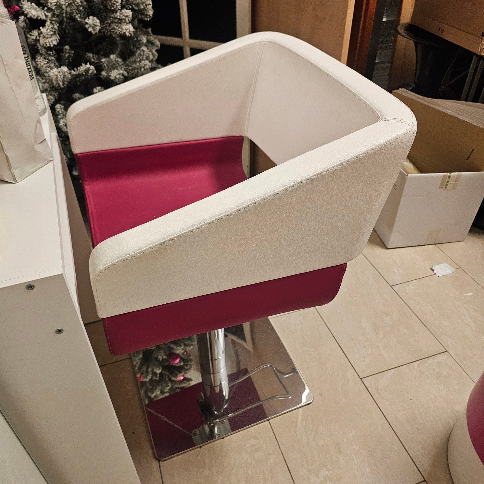 Kappersstoel (nieuw), Ophalen, Nieuw