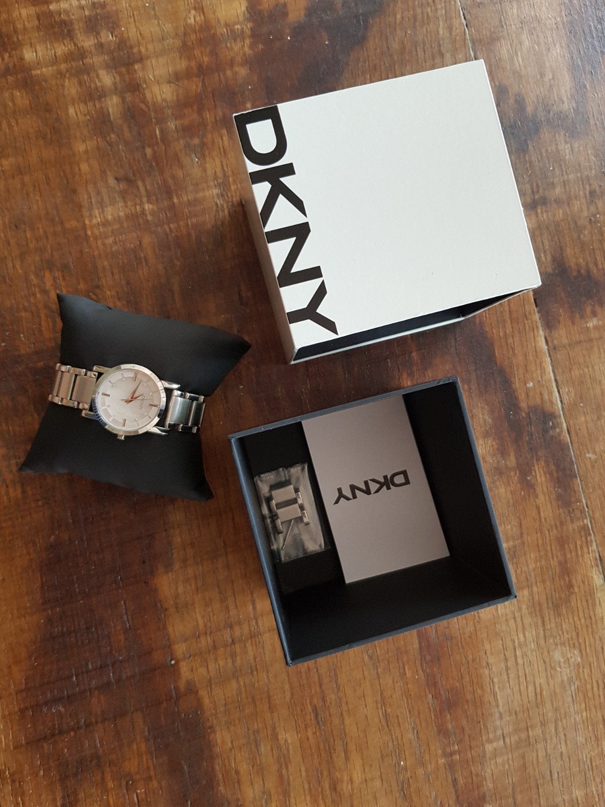 Zilverkleurig stalen DKNY horloge, Sieraden, Tassen en Uiterlijk, Horloges | Dames, Staal, Staal, DKNY, Polshorloge