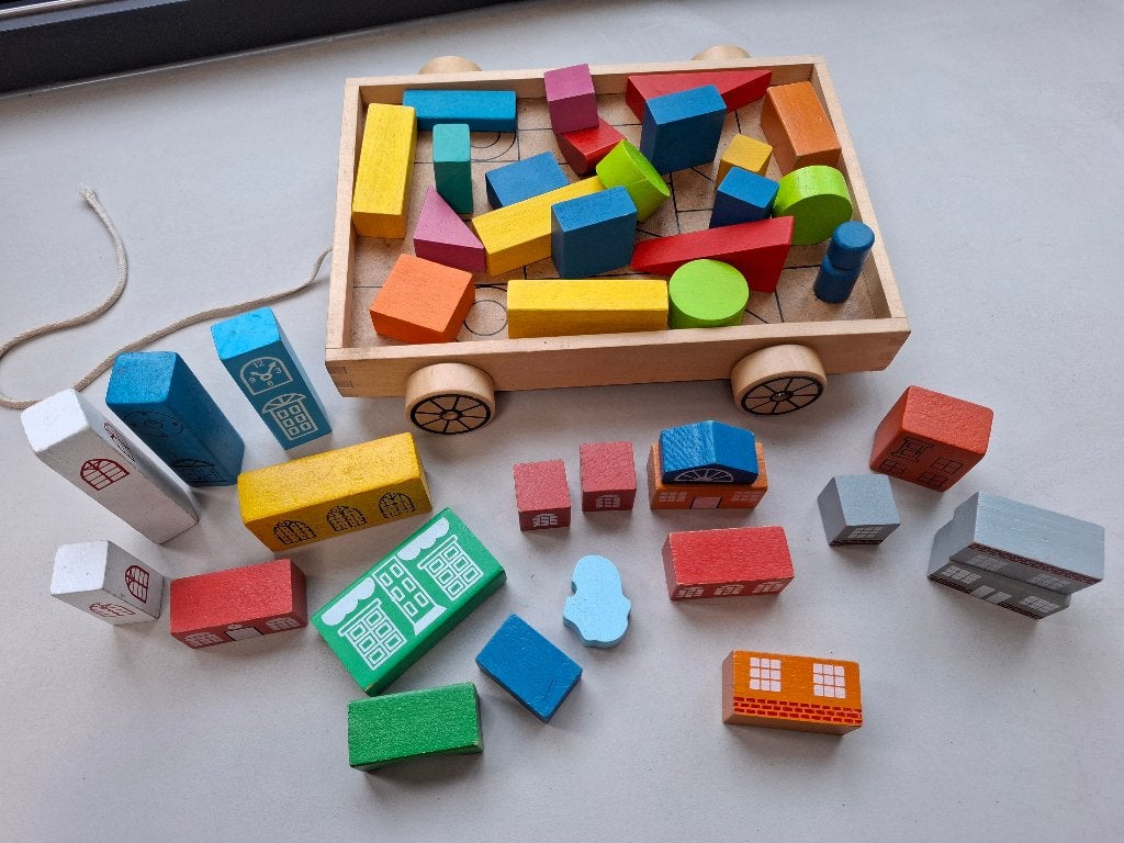 IKEA blokkenkar met diverse houten blokken, Kinderen en Baby's, Speelgoed | Houten speelgoed, Ophalen of Verzenden, Gebruikt
