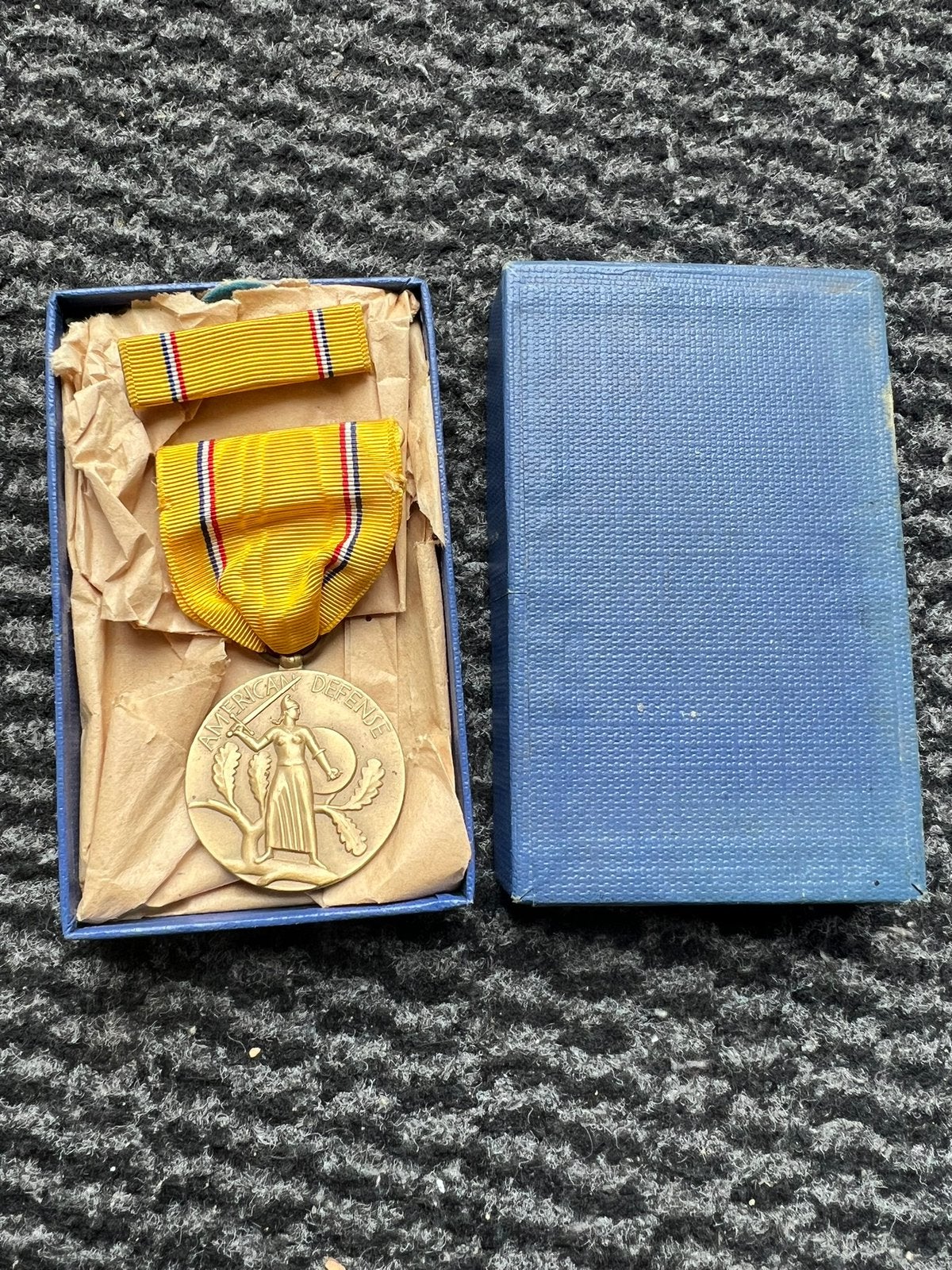 WO2 Amerikaanse American Defense medal medaille in doos, Amerika, Verzenden, Lintje, Medaille of Wings