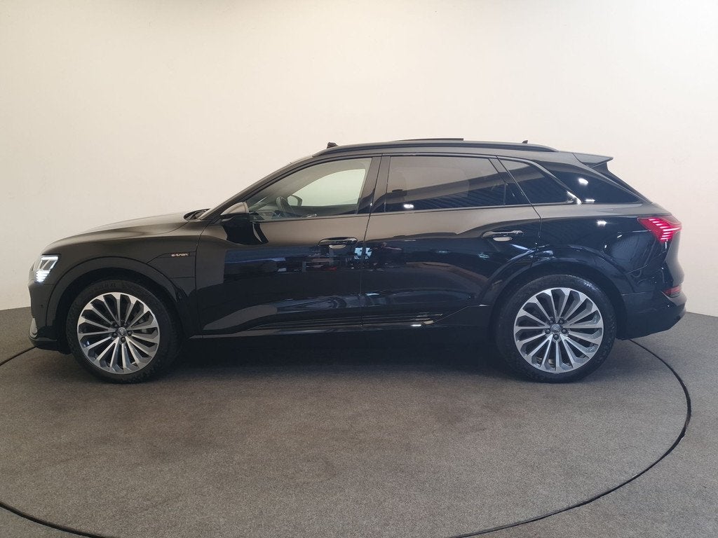 Audi e-tron 55 quattro S-Line 95 kWh 89% SOH, Luchtvering, P, Auto's, Audi, Automaat, Zwart, 95 kWh, Zwart