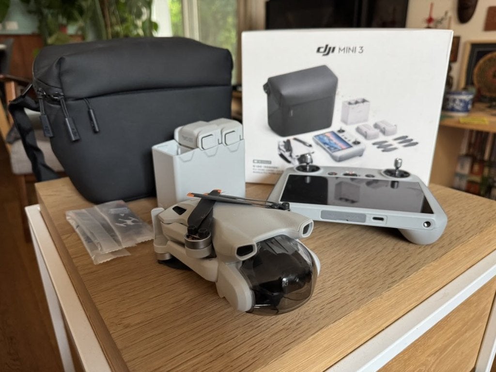 DJI Mini 3 Fly More Combo met DJI RC-afstandsbediening, Ophalen, Zo goed als nieuw, Extra accu('s)
