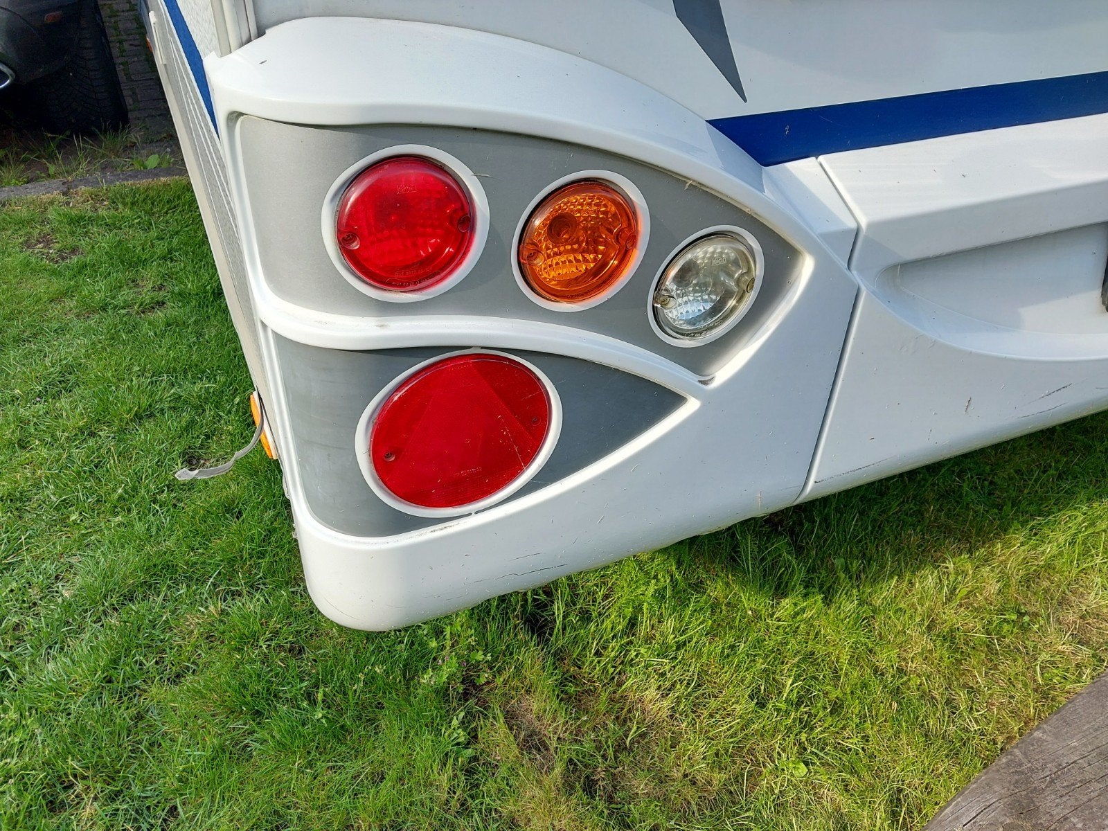 GEZOCHT dethleffs bumper rechts, Ophalen of Verzenden, Zo goed als nieuw
