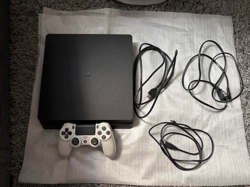 Playstation 4 slim zwart 500GB met UFC 3 & FIFA 19, Spelcomputers en Games, Ophalen, Gebruikt, 1 speler, Role Playing Game (Rpg)
