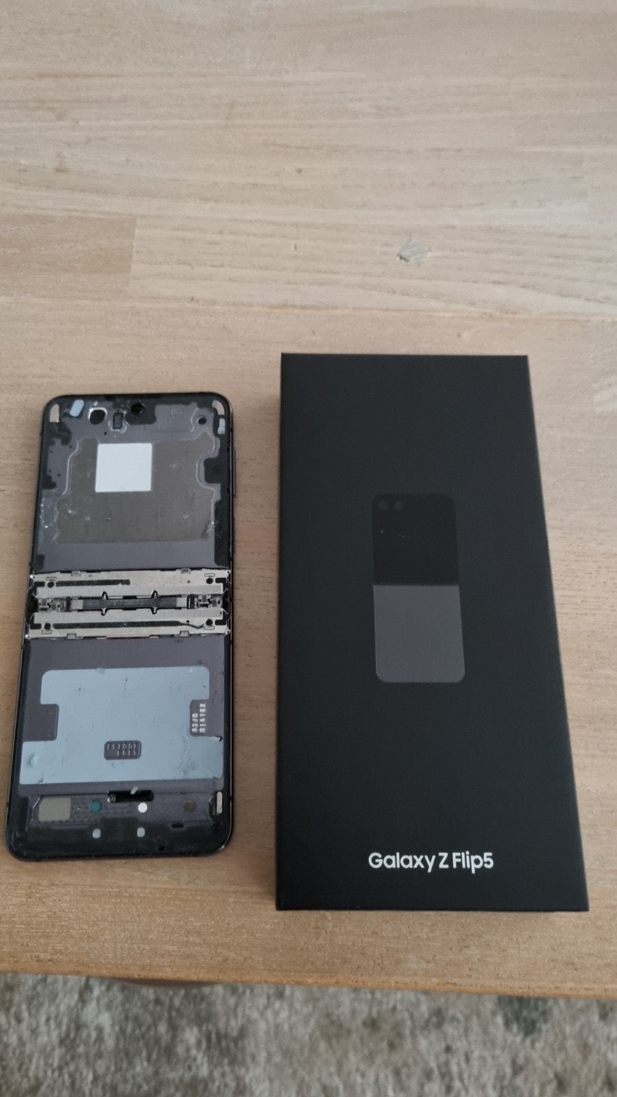 Samsung Galaxy Z Flip5 512GB Graphite - DEFECT!!