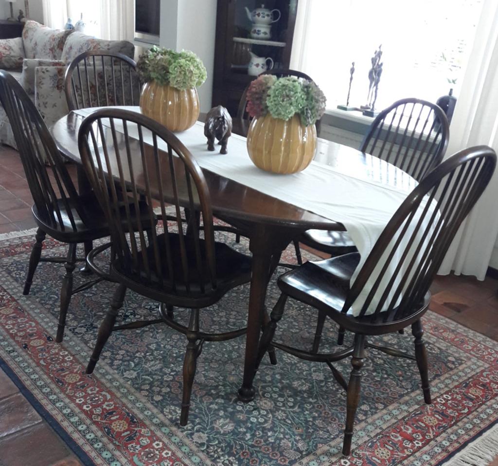 Uitschuifbare Gateleg eettafel met 6 Windsor stoelen, Ophalen