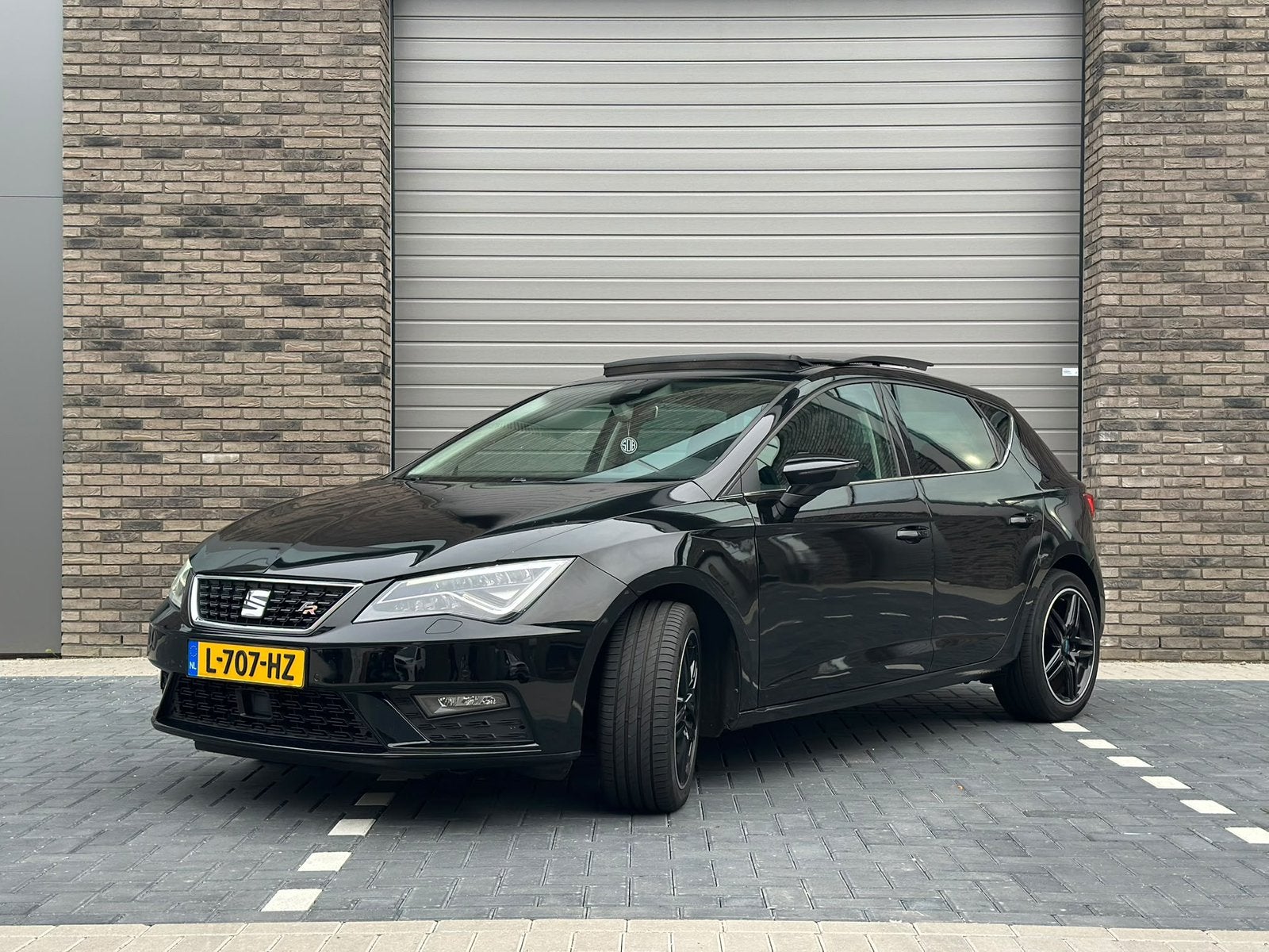 Seat Leon 1.4 EcoTSI 180 PK DSG | Panoramadak, Auto's, 4 cilinders, Leon, Alcantara, Zwart