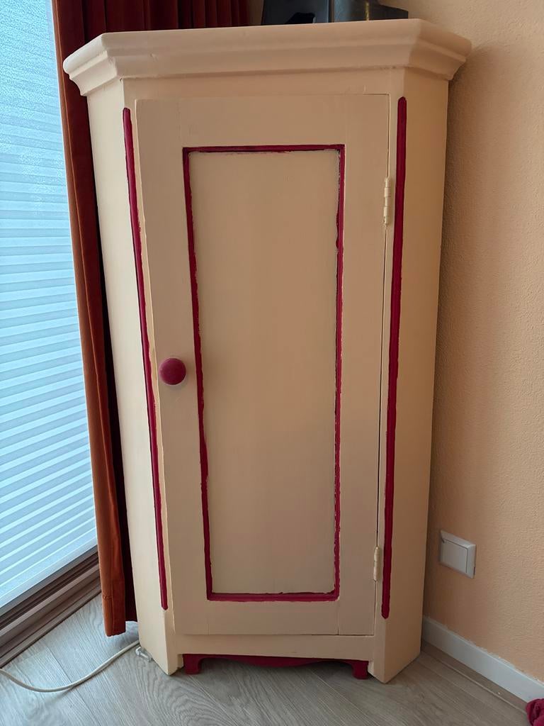 Vintage Hoekmeubel / Kastje - zalmkleur met Rood Accent, Huis en Inrichting, Ophalen, Gebruikt