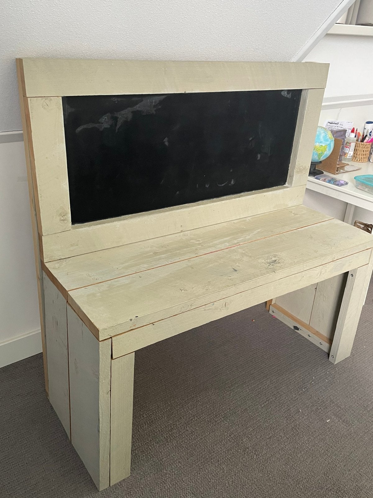 Kinderbureau met krijtbord, Ophalen, Gebruikt, Hout, Kinderbureau
