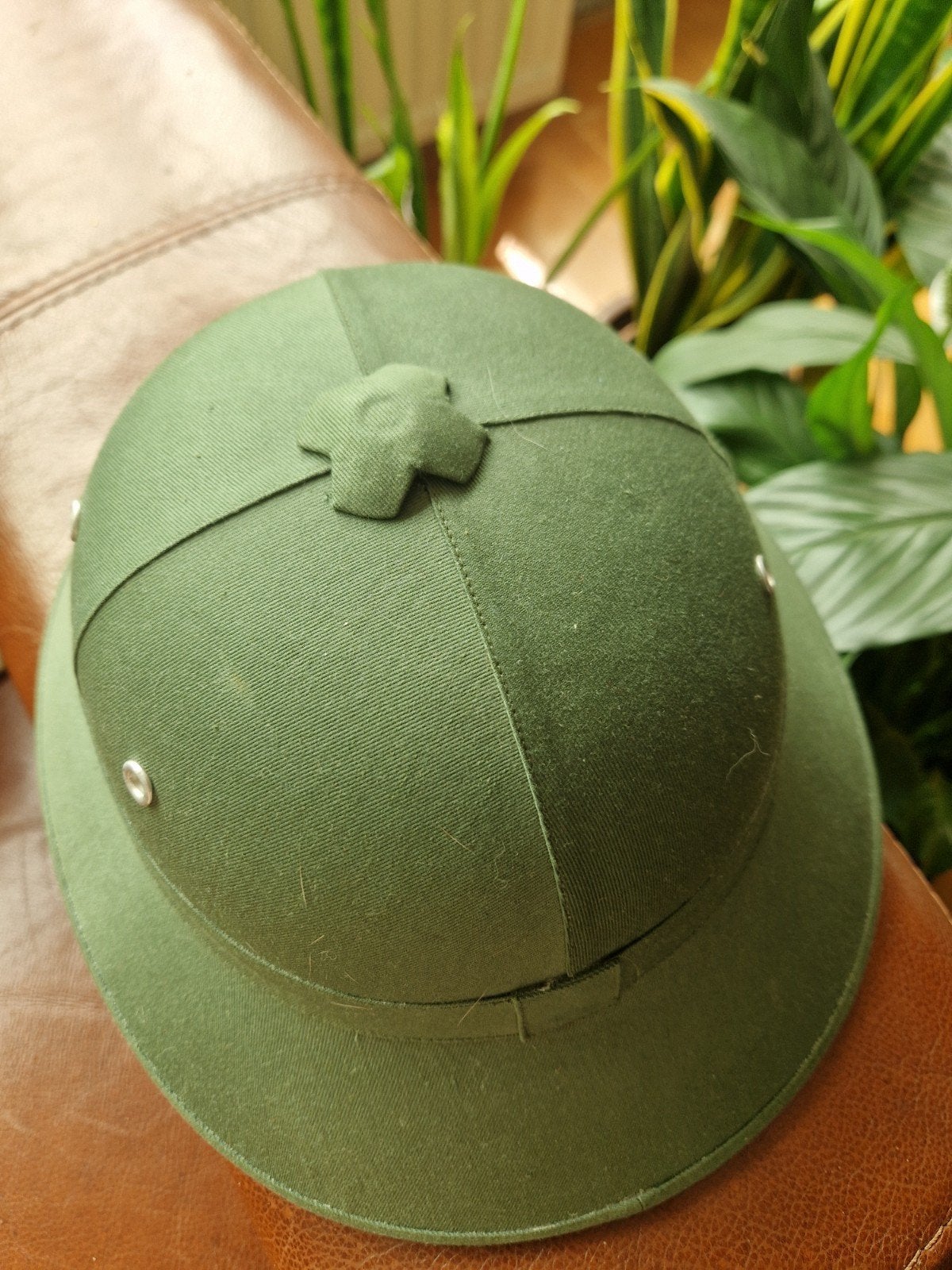 Tropen Helm uit Viet Nam, Ophalen, Zo goed als nieuw