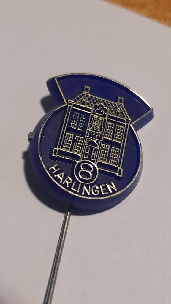 Speldje Harlingen met gebouw en nummer 8, Verzenden