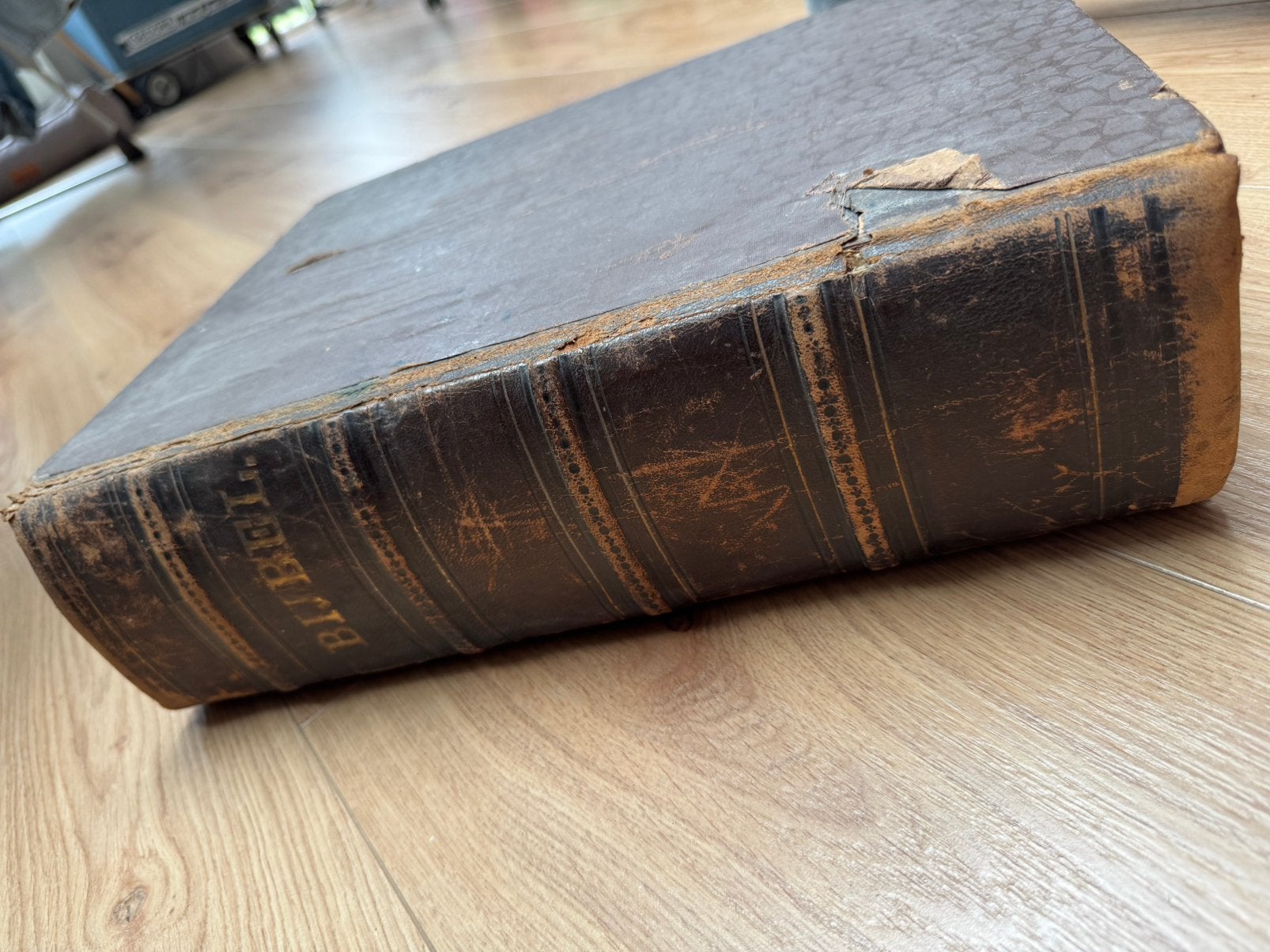 Antieke Bijbel oud en nieuw testament 1868 houten kaft, Ophalen of Verzenden