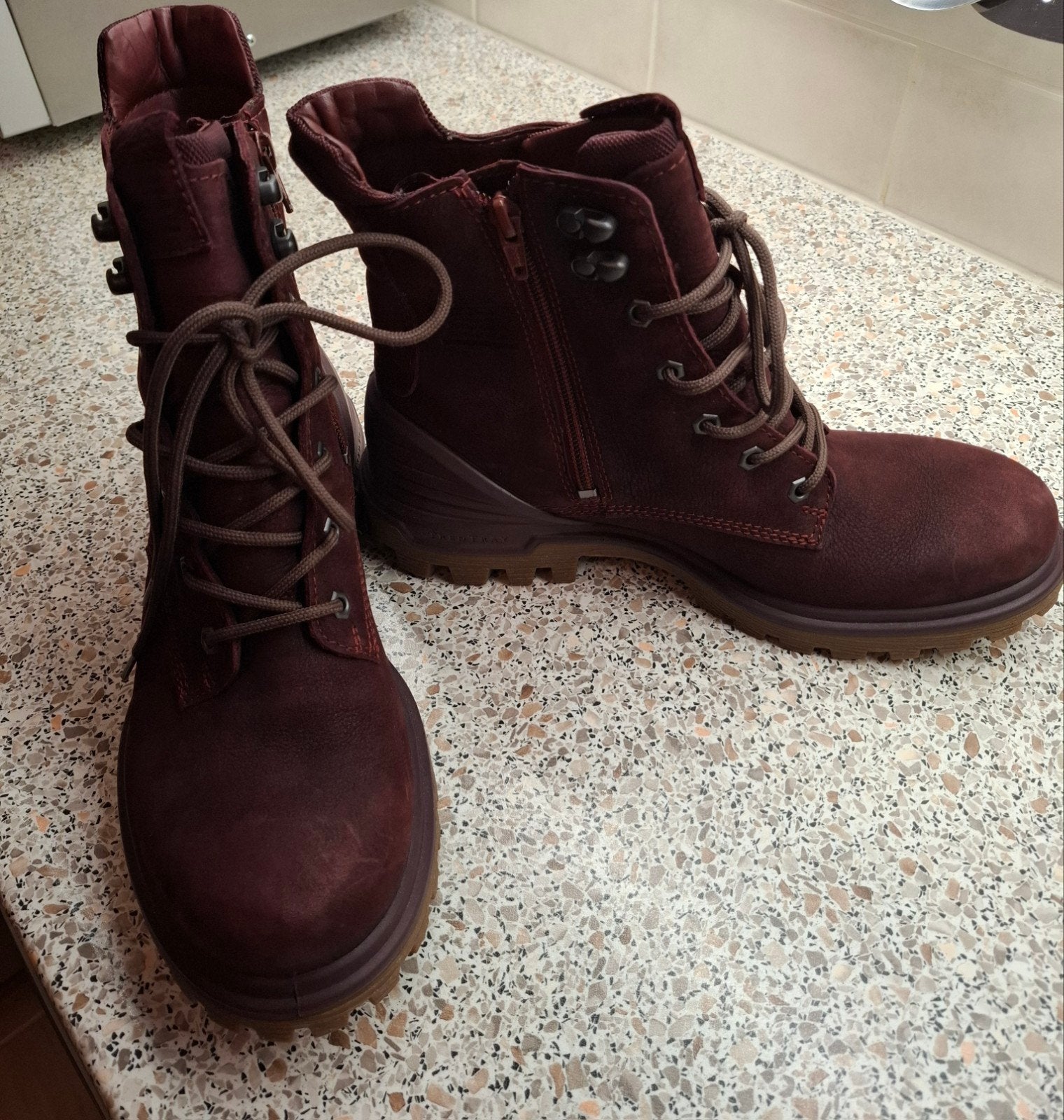 Zo goed  als nieuw  Ecco boot   donker rood maat 41, Ophalen, Ecco, Zo goed als nieuw, Rood