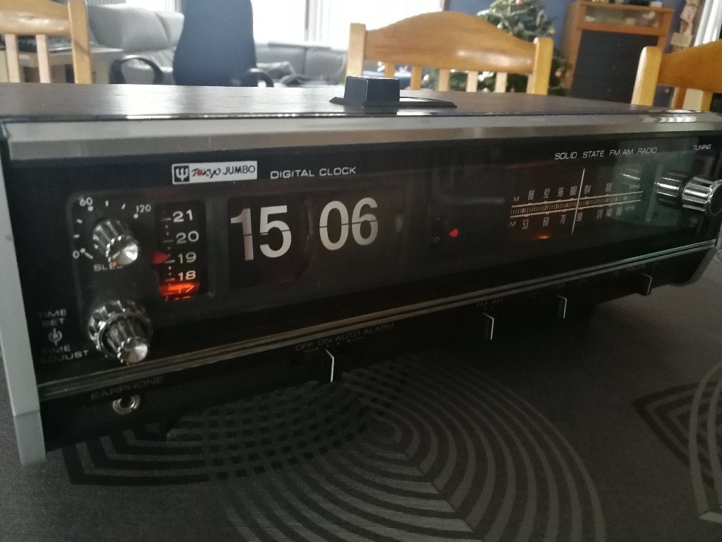 Flip klokradio Tokyo Jumbo RD-150 uit 1976, Ophalen