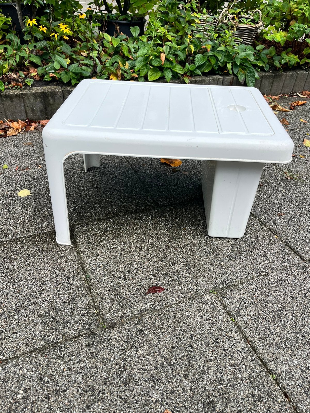 Kunststof bijzettafel / hocker 45B 62L 35H met opbergvak wit, Ophalen, Gebruikt, Rechthoekig, Kunststof