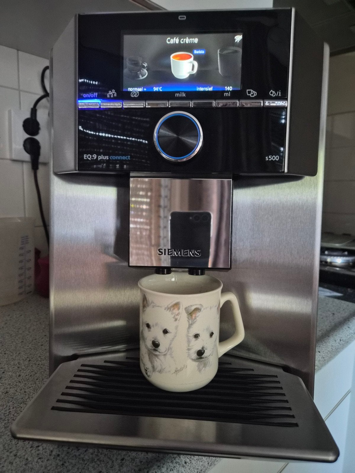 SIEMENS EQ9 PLUS HOME CONNECT S500, 10 kopjes of meer, Ophalen, Zo goed als nieuw, Koffiemachine