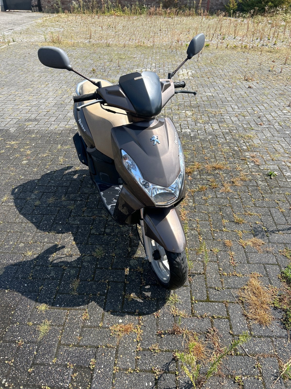 Peugeot Kisbee Scooter - Bouwjaar 2014 - Bruin - Opknapper, Fietsen en Brommers, Scooters | Peugeot, Ophalen, Gebruikt, Overige modellen