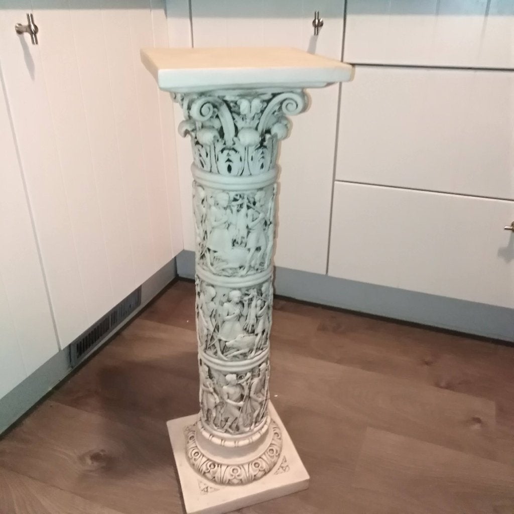 Vintage Griekse pilaar met gedetailleerde afbeeldingen, Ophalen, Gebruikt