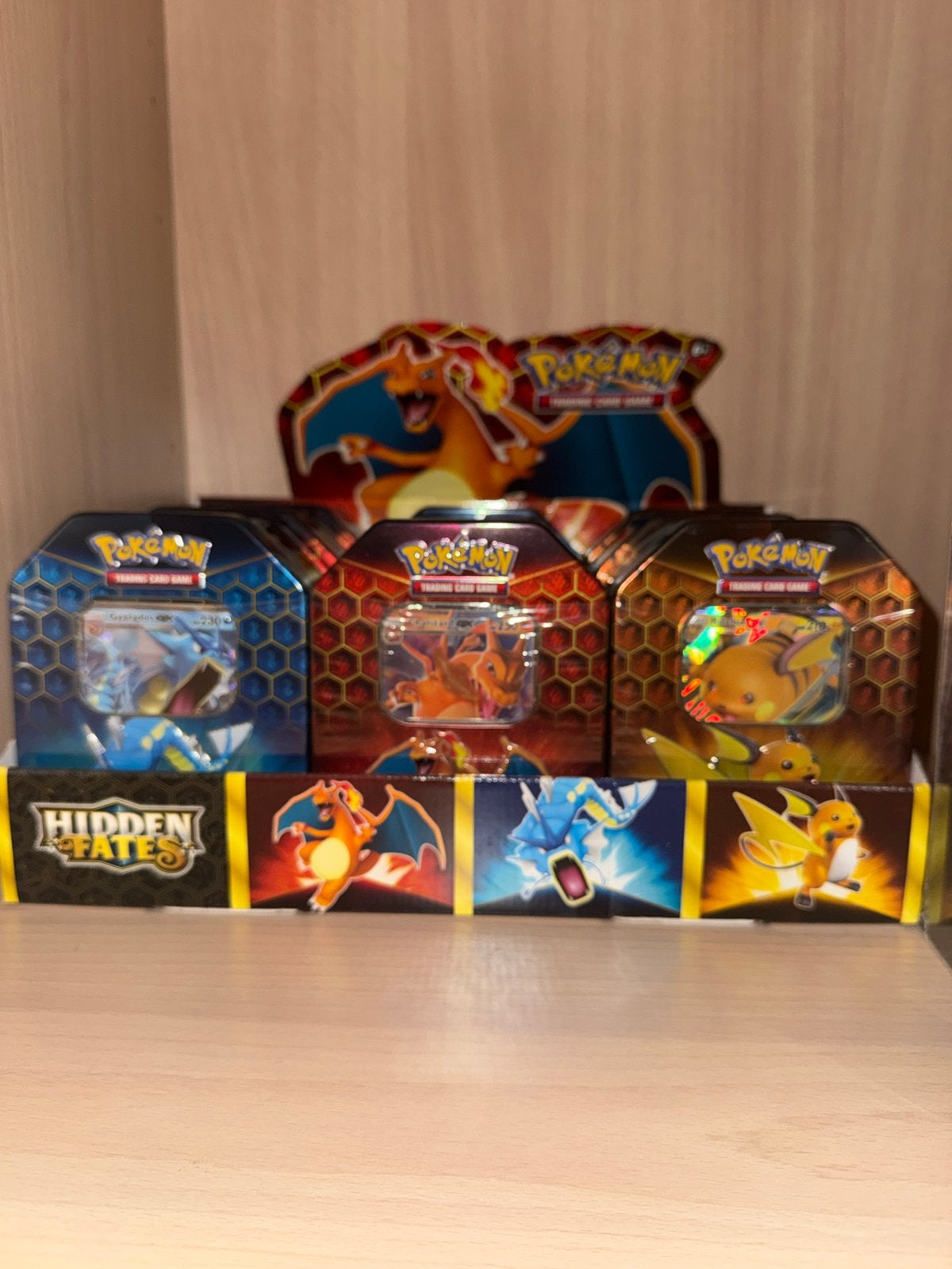 Pokémon Hidden Fates Tins - Charizard, Gyarados, Raichu, Ophalen of Verzenden, Nieuw, Meerdere kaarten, Foil