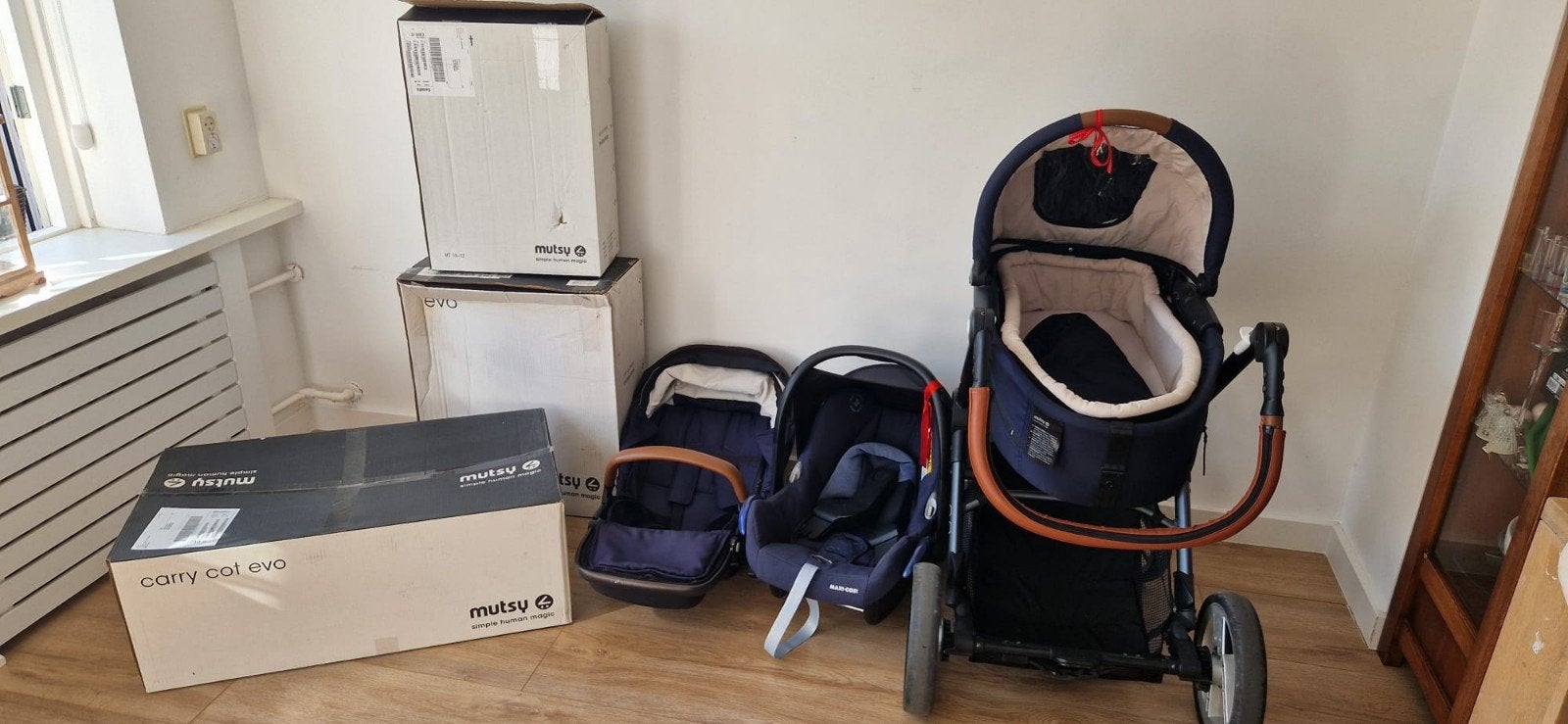 Mutsy kinderwagen met adapters en Maxi-Cosi autostoel, Gebruikt, Met autostoeltje, Ophalen of Verzenden, Combiwagen