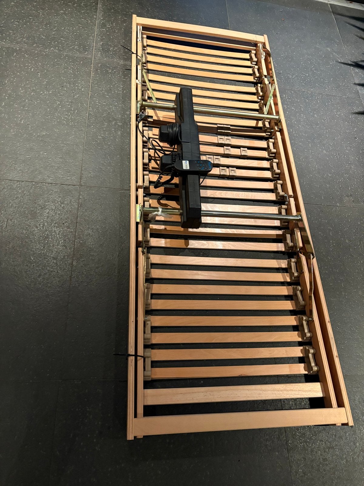 2x Elektrisch verstelbare lattenbodem  2x 80x210 cm, Ophalen, Verstelbaar, Eenpersoons, Bruin